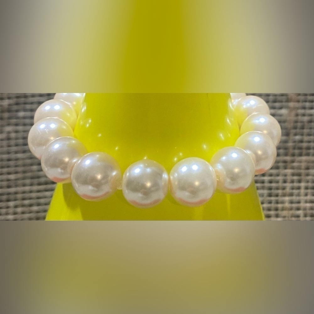 Pearl Stretch Bracelet Beige Faux Vintage see pictures for measurements